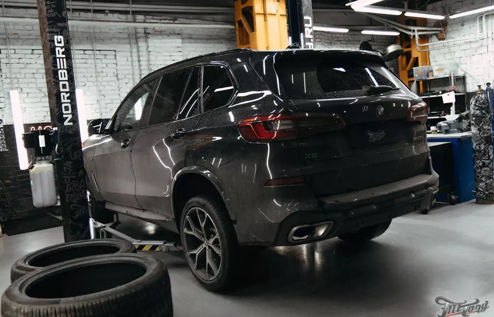 Фирменный шиномонтаж с адаптацией и балансировкой на стендах Hunter для BMW X5